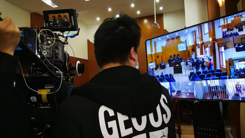AI生成VS人工创意——大邑县广告片拍摄公司的技术浪漫主义实践